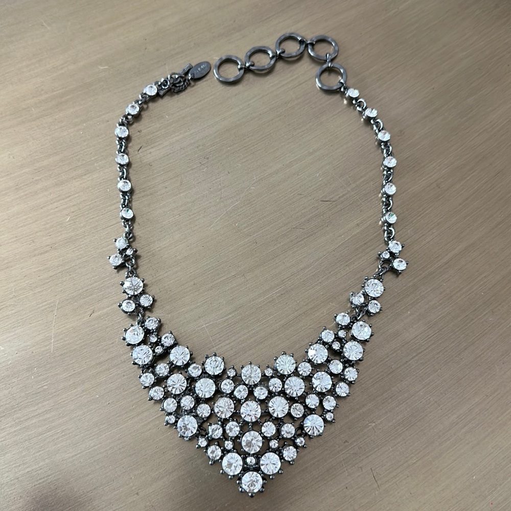 Gorgeous statement necklace 🤍